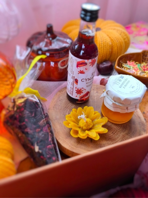 pudełko jesieniary ręcznie barwiona włóczka merino