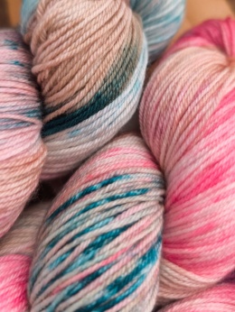 ręcznie barwiona włóczka juleczkownia