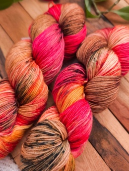 ręcznie barwiona włóczka juleczkownia