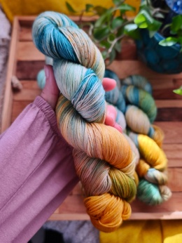 merynosek ręcznie barwiona wełna merino juleczkownia