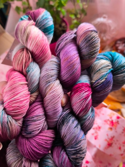 pudełko jesieniary ręcznie barwiona włóczka merino