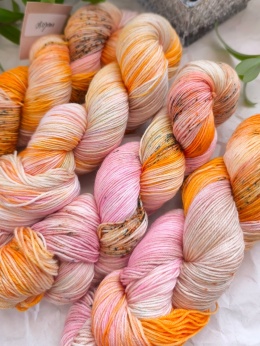 merynosek ręcznie barwiona włóczka merino juleczkownia