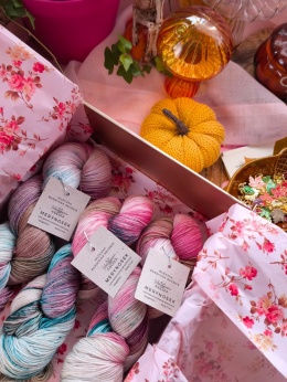 pudełko jesieniary ręcznie barwiona włóczka merino