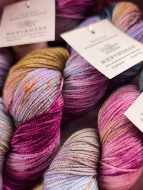 pudełko jesieniary ręcznie barwiona włóczka merino