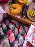 pudełko jesieniary ręcznie barwiona włóczka merino
