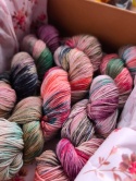 pudełko jesieniary ręcznie barwiona włóczka merino