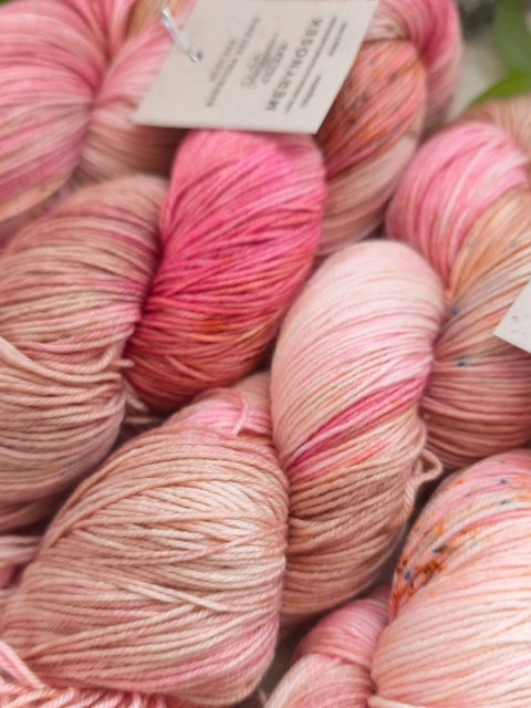 merynosek ręcznie barwiona włóczka merino juleczkownia