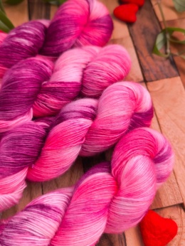 ręcznie barwiona włóczka juleczkownia