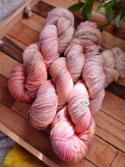 merynosek ręcznie barwiona wełna merino juleczkownia