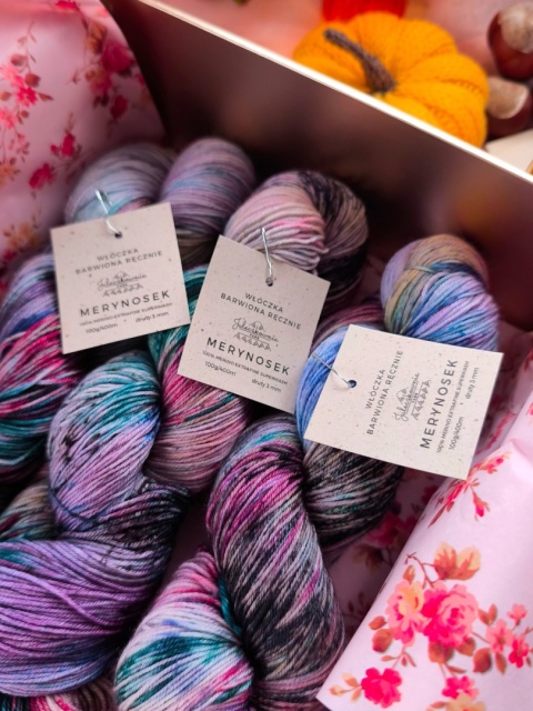 pudełko jesieniary ręcznie barwiona włóczka merino