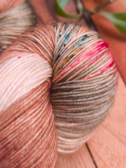 ręcznie barwiona włóczka juleczkownia