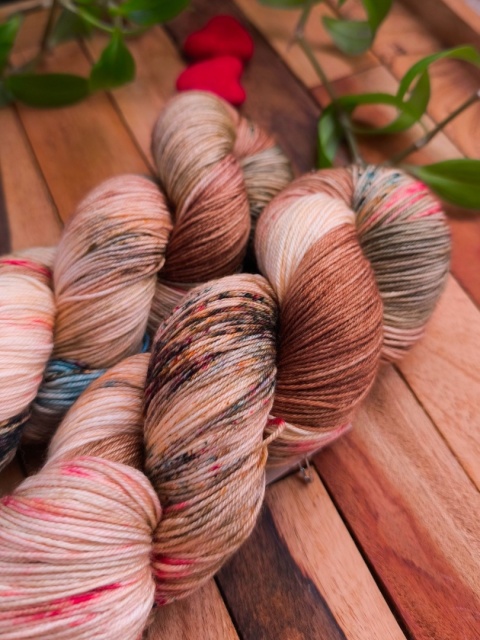 ręcznie barwiona włóczka juleczkownia