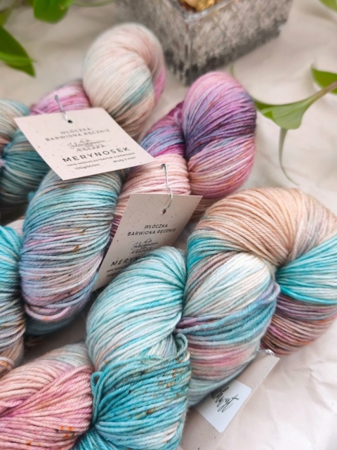 merynosek ręcznie barwiona włóczka merino juleczkownia