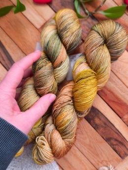 ręcznie barwiona włóczka juleczkownia