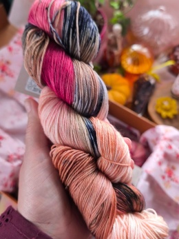 pudełko jesieniary ręcznie barwiona włóczka merino