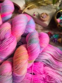ręcznie barwiona włóczka fantasy yarn juleczkownia