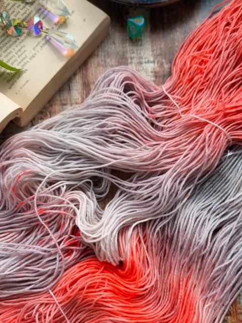 ręcznie barwiona włóczka fantasy yarn juleczkownia