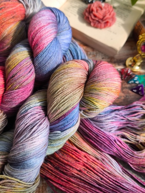 ręcznie barwiona włóczka fantasy yarn juleczkownia