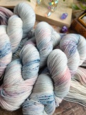 ręcznie barwiona włóczka fantasy yarn juleczkownia