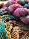 ręcznie barwiona włóczka fantasy yarn juleczkownia