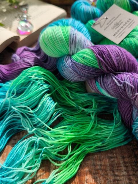 ręcznie barwiona włóczka fantasy yarn juleczkownia