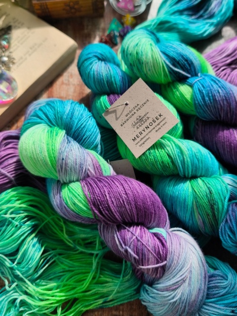 ręcznie barwiona włóczka fantasy yarn juleczkownia